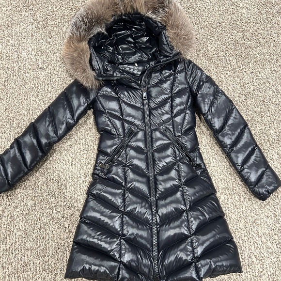 Moncler coat with fur detachable hood - Picture 7 of 7